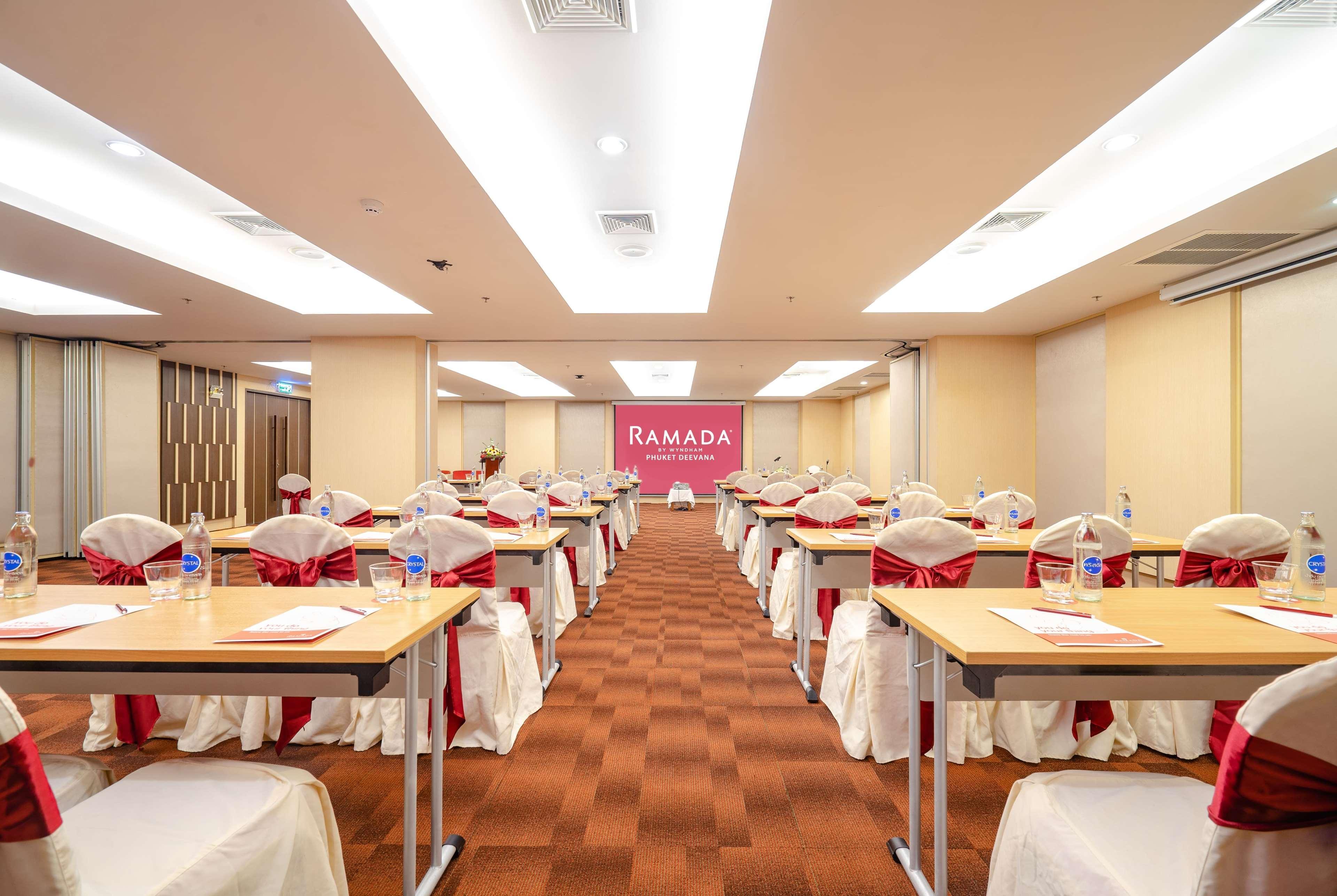 Ramada By Wyndham Phuket Deevana Patong Екстер'єр фото