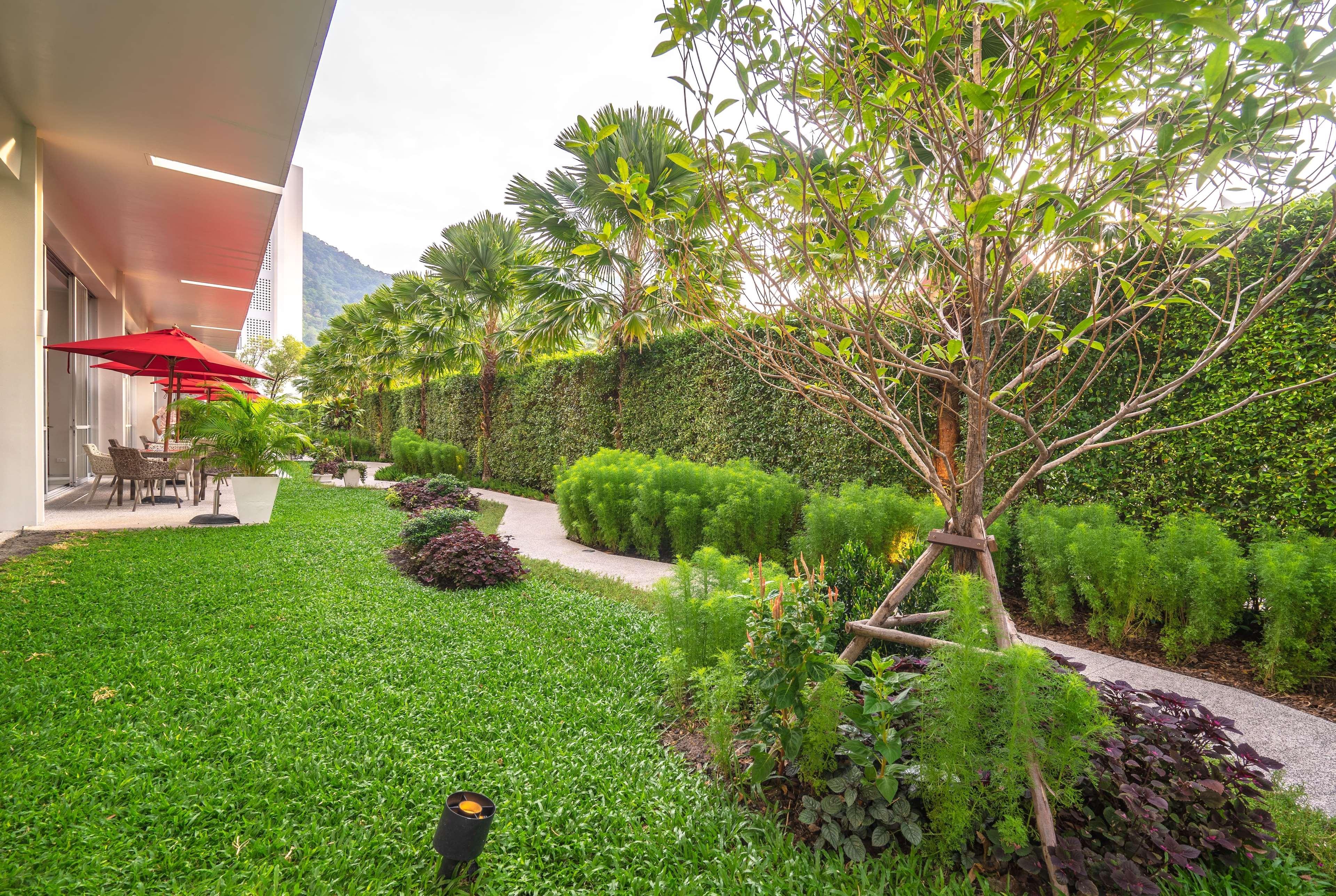 Ramada By Wyndham Phuket Deevana Patong Екстер'єр фото