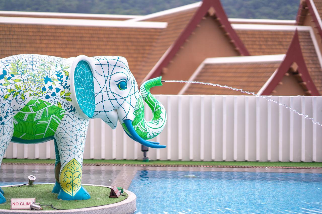 Ramada By Wyndham Phuket Deevana Patong Екстер'єр фото