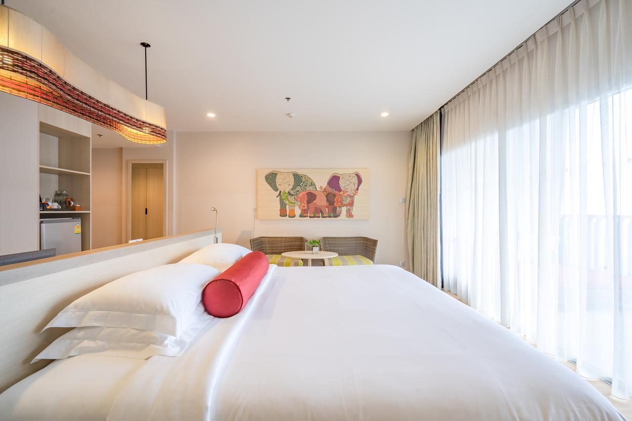 Ramada By Wyndham Phuket Deevana Patong Екстер'єр фото