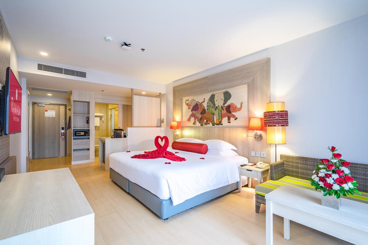 Ramada By Wyndham Phuket Deevana Patong Екстер'єр фото